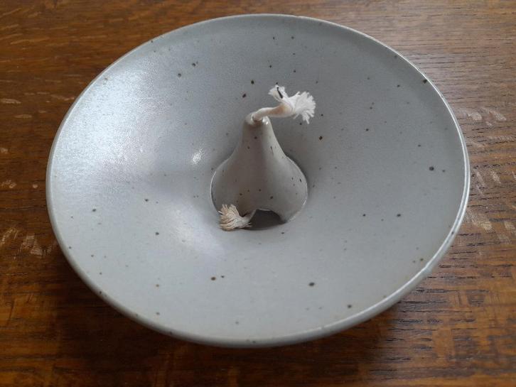 Lampe à huile en céramique artisanale (grès) - Taizé, Antiquités & Art, Antiquités | Céramique & Poterie, Enlèvement ou Envoi