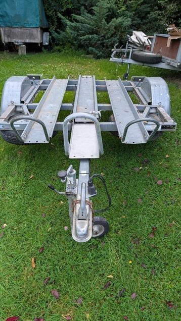 Motoraanhangwagen beschikbaar voor biedingen