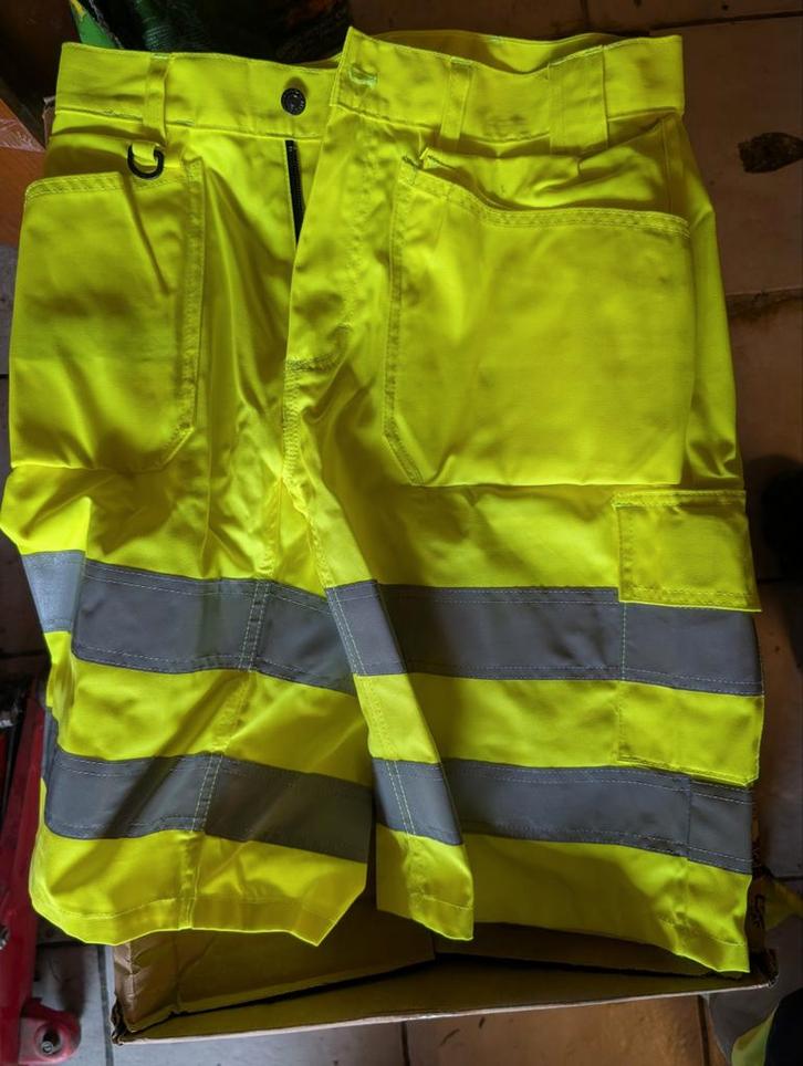 Short jaune fluo ISO 20471. Taille 46, Bricolage & Construction, Vêtements de sécurité, Neuf
