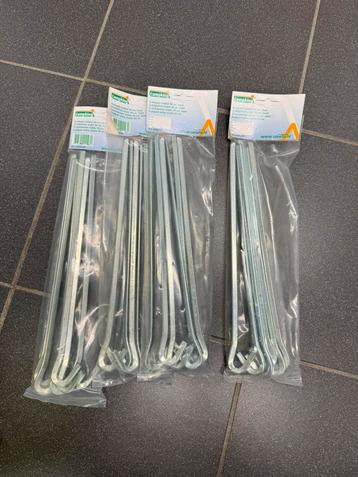Rotspennen 30cm en plastiek haringen beschikbaar voor biedingen