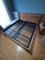 Lit en teck massif et table de nuit, Maison & Meubles, Chambre à coucher | Lits, Enlèvement