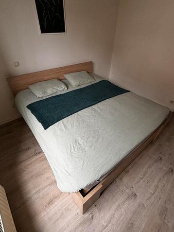 prachtig massief houten bed + matras beschikbaar voor biedingen
