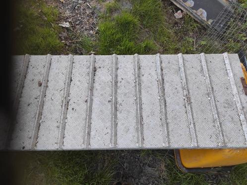 Oploop plaat in anti slip traanplaat, Tuin en Terras, Palen, Balken en Planken, Zo goed als nieuw, Ophalen
