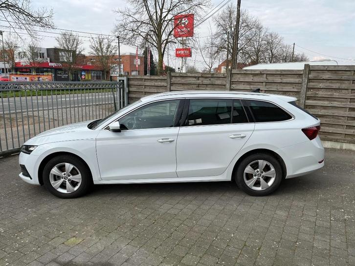 Skoda Octavia Combi Clever 2.0TDI 150pk DSG 10-2022 96dkm, Autos, Skoda, Entreprise, Achat, Octavia, ABS, Caméra de recul, Phares directionnels