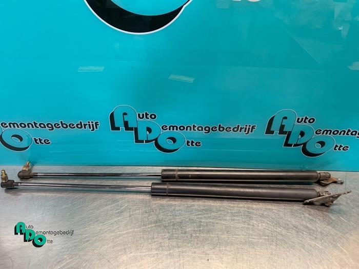 Set Gasdempers Achterklep van een Mercedes Vito (Vito 96-), Auto-onderdelen, Carrosserie, Mercedes-Benz, Gebruikt, 3 maanden garantie