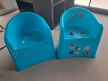 2 kinderstoelen disponible aux enchères