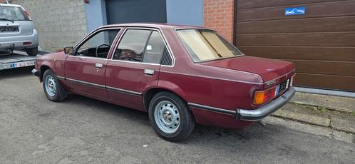 Opel Rekord 2.0 Essence 1981, Auto's, Oldtimers, Particulier, Opel, Benzine, Berline, 5 deurs, Handgeschakeld, Stof, Achterwielaandrijving