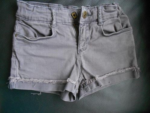 grijze short Tao mt 116, Kinderen en Baby's, Kinderkleding | Maat 116, Gebruikt, Meisje, Broek, Ophalen of Verzenden