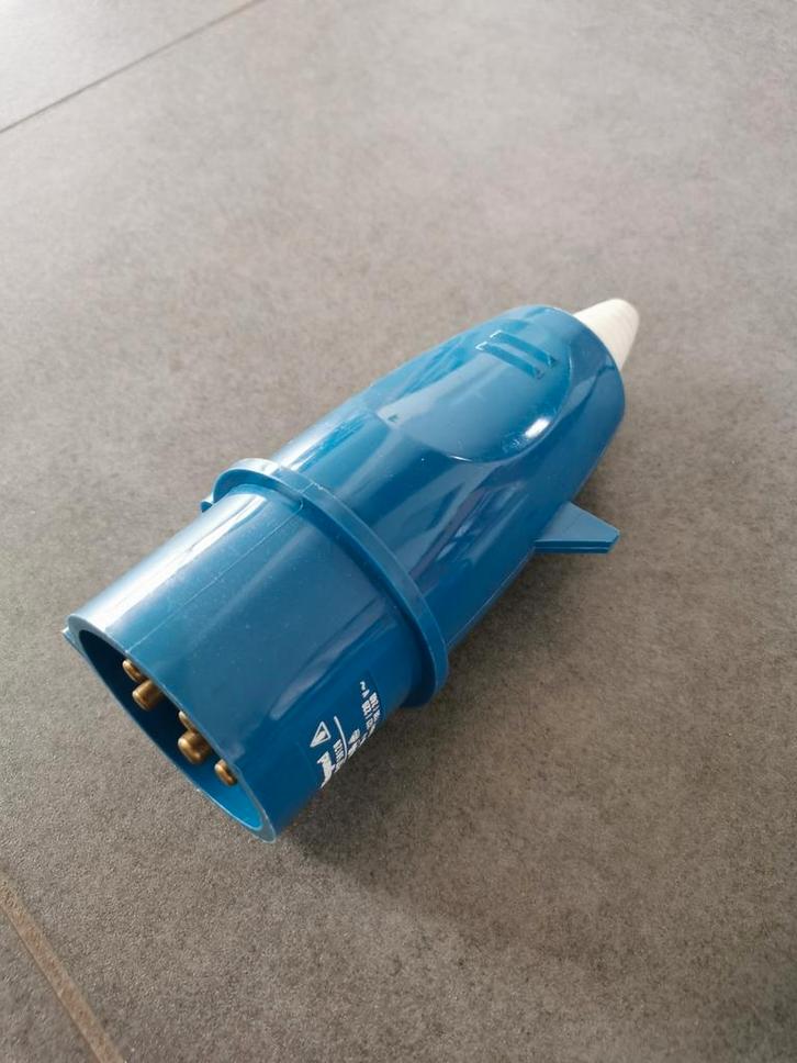 Industriële stopcontacten en industriële stekkers, Doe-het-zelf en Bouw, Elektriciteit en Kabels, Nieuw, Stopcontact, Ophalen of Verzenden