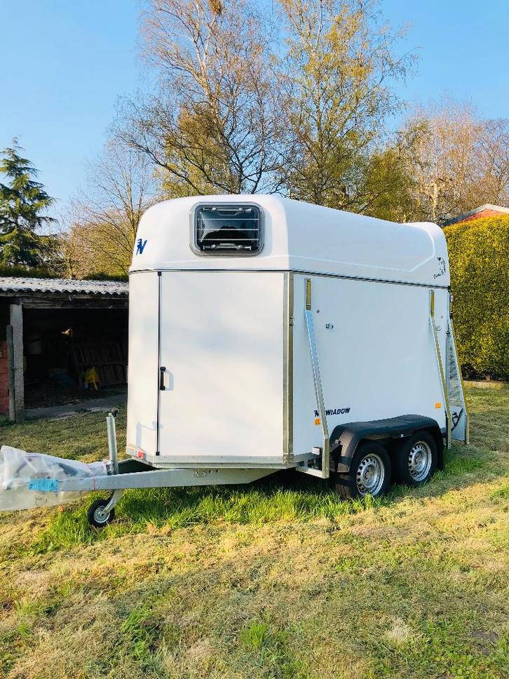 Paardentrailer Niewiadow Derby S, Dieren en Toebehoren, Paarden en Pony's | Trailers en Aanhangwagens, Zo goed als nieuw, 2-paards trailer