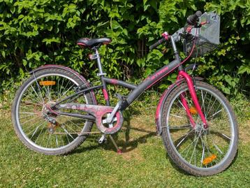 vélo fille 24'' 6vitesses B'TWIN bon état avec panier beschikbaar voor biedingen