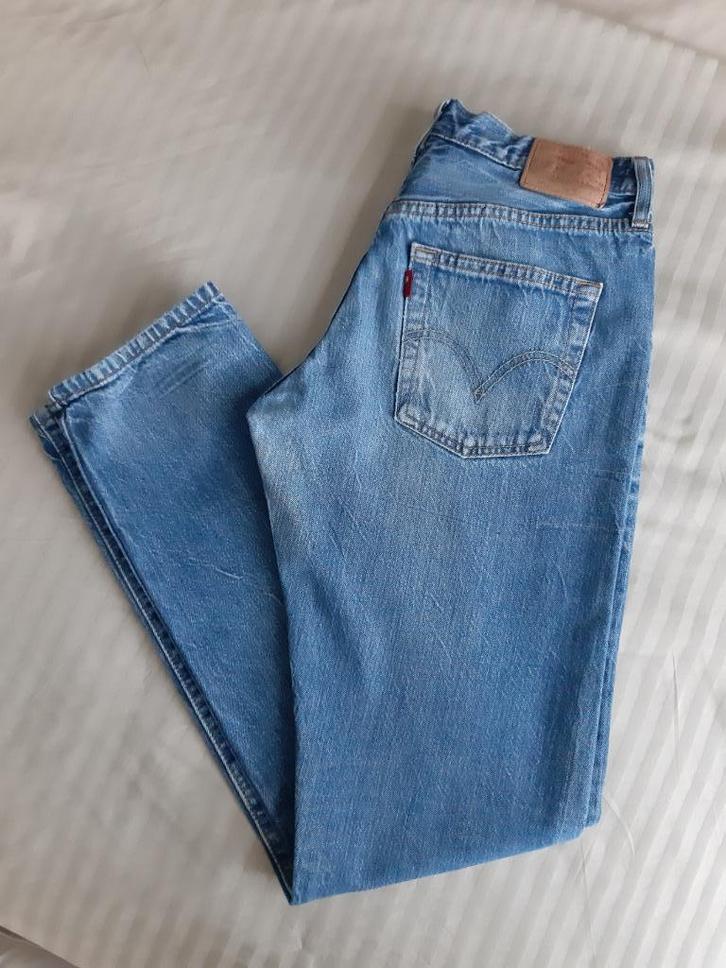 Levis 501, boyfriend jeans, medium blue, W27, L32, als nieuw, Kleding | Dames, Spijkerbroeken en Jeans, Zo goed als nieuw, W27 (confectie 34) of kleiner