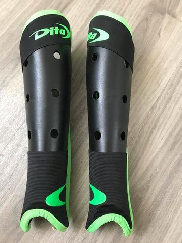 Scheenbeschermers maat xs (dita) beschikbaar voor biedingen
