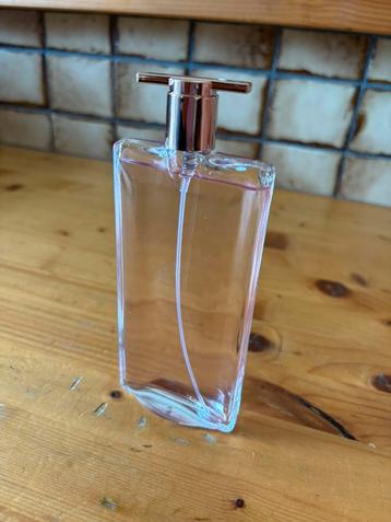 Parfum beschikbaar voor biedingen