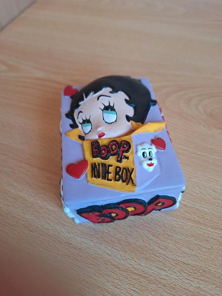 Betty Boop in de doos met Pudgy Rare 1996, Verzamelen, Beelden en Beeldjes, Nieuw, Mens, Ophalen of Verzenden