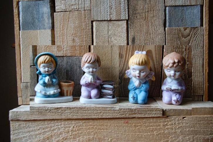vintage beeldjes communicanten (4 stuks), Verzamelen, Beelden en Beeldjes, Nieuw, Religie, Ophalen of Verzenden