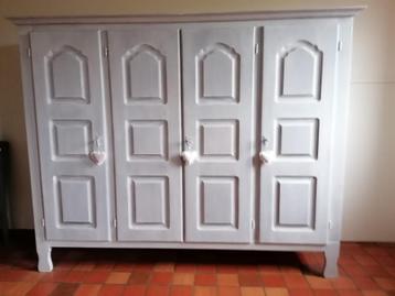 Slaapkamer 90 euro kast en commode beschikbaar voor biedingen
