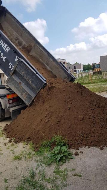 donkere teelaarde/plantgrond beschikbaar voor biedingen