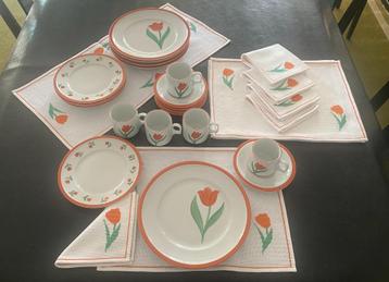 Handgemaakt tulpenservies voor 5 personen beschikbaar voor biedingen
