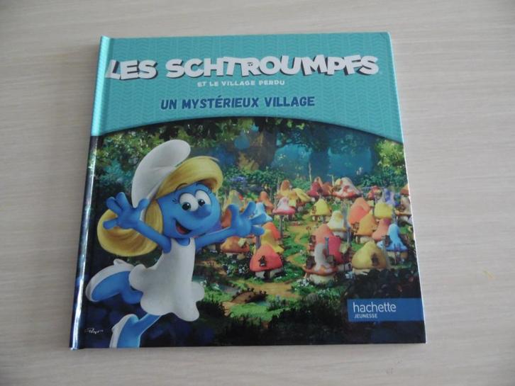 LES SCHTROUMPFS     UN MYSTÉRIEUX VILLAGE, Livres, Livres pour enfants | 4 ans et plus, Comme neuf, Fiction général, 5 ou 6 ans