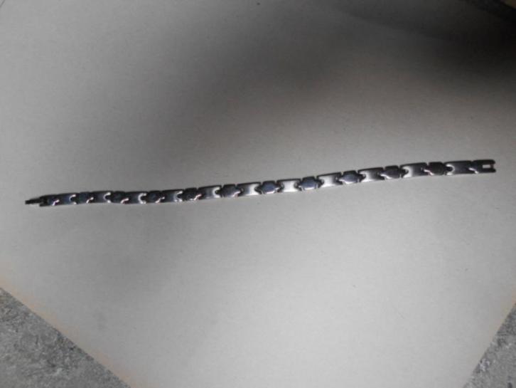 RVS armbanden - 5 € 't stuk, Handtassen en Accessoires, Armbanden, Zo goed als nieuw, Staal, Overige kleuren, Ophalen of Verzenden