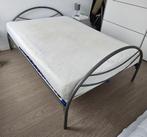 Bed ( 140cm x 200cm ) + lattenbodem + matras, Huis en Inrichting, Slaapkamer | Bedden, Ophalen, 140 cm, Zo goed als nieuw, Twijfelaar
