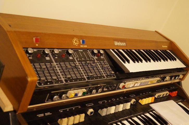 STUDIO SCHOONMAKEN DEEL 1, Muziek en Instrumenten, Synthesizers, Zo goed als nieuw, Overige aantallen, Overige merken, Met midi-aansluiting