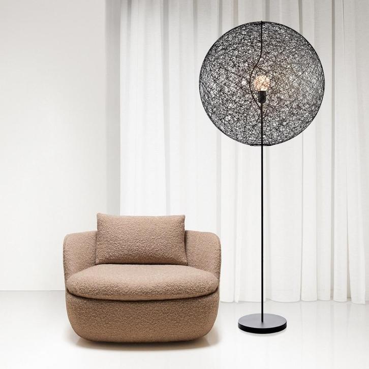 Lampadaire design Moooi Random NP 2100 euros, Maison & Meubles, Lampes | Lampadaires, Comme neuf, 200 cm ou plus, Métal, Autres matériaux