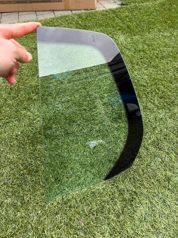 Glas links achter voor een golf 5  beschikbaar voor biedingen