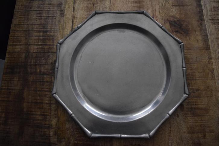 Bord gemaakt uit tin, Antiek en Kunst, Antiek | Tin, Ophalen of Verzenden