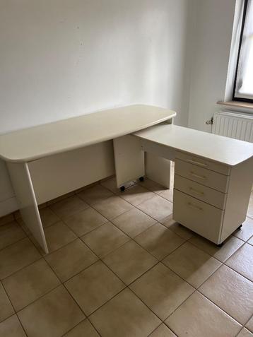 Bureau  beschikbaar voor biedingen