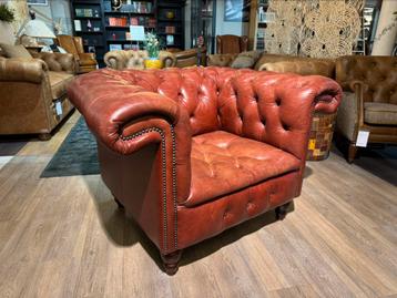 Stoere Vintage Chesterfield club fauteuil oxblood rood zetel, Antiek en Kunst, Ophalen of Verzenden