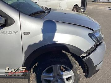 Scherm rechts-voor van een Dacia Sandero (TED69) beschikbaar voor biedingen