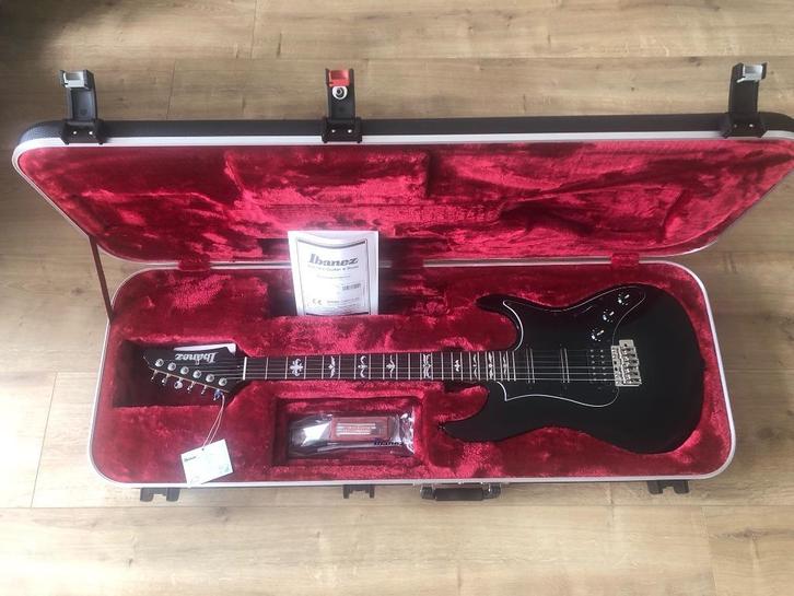 Nieuw Ibanez ATZ300 Andy Timmons signature, Muziek en Instrumenten, Snaarinstrumenten | Gitaren | Elektrisch, Zo goed als nieuw
