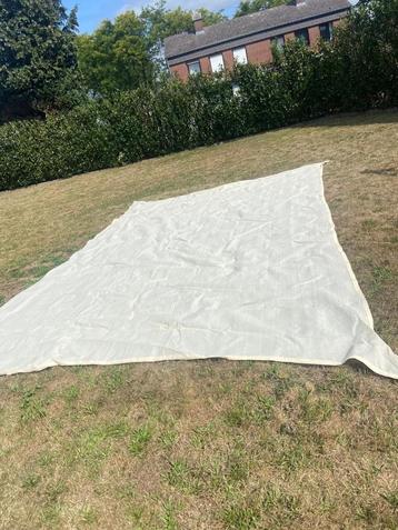 schaduwdoek beschikbaar voor biedingen