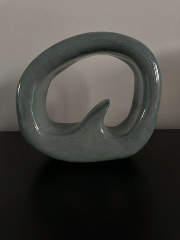 Vintage aardewerk beeld grijs beschikbaar voor biedingen