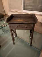 Oud landelijk tafeltje met lade, Huis en Inrichting, Tafels | Sidetables, Zo goed als nieuw, Ophalen
