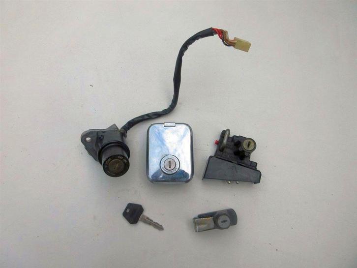 Kawasaki Z305 slotenset contactslot tankdop zadelslot 305LTD, Motoren, Onderdelen | Kawasaki, Gebruikt, Ophalen of Verzenden