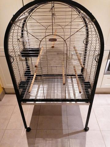 Cage à perroquets. 