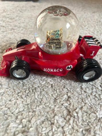 Kerstbol F1 auto beschikbaar voor biedingen