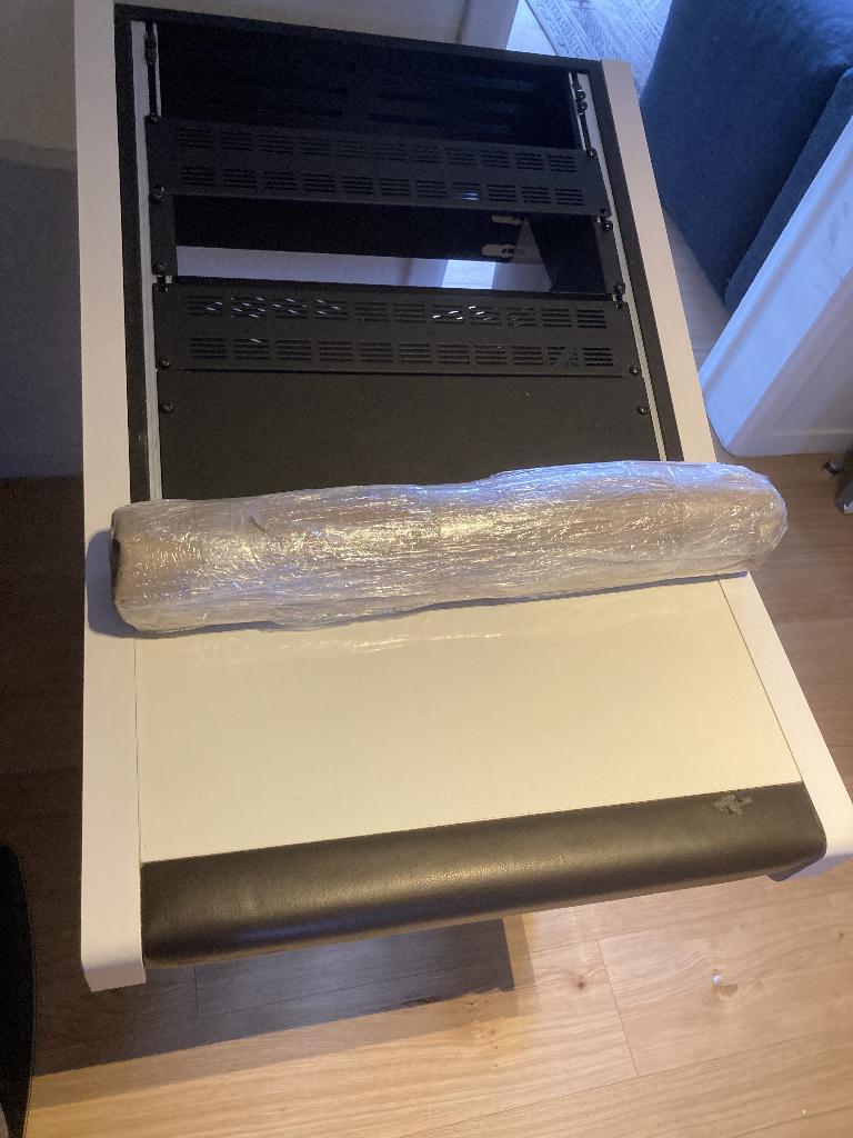 Bureau de studio 12U rack Sessiondesk The Solo, TV, Hi-fi & Vidéo, Appareils professionnels, Utilisé, Audio, Enlèvement