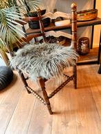 Chaise d'angle vintage en bois/rotin/siège en rotin, Antiquités & Art, Enlèvement