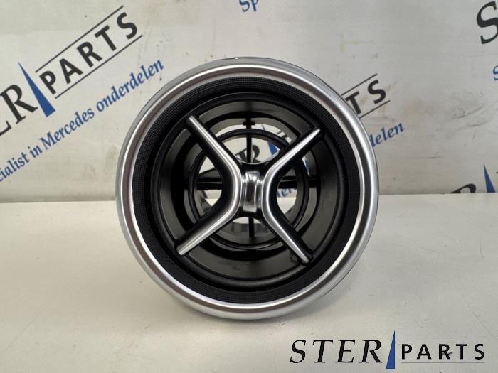 Grille aération tableau de bord d'un Mercedes GLA, Autos : Pièces & Accessoires, Tableau de bord & Interrupteurs, Mercedes-Benz