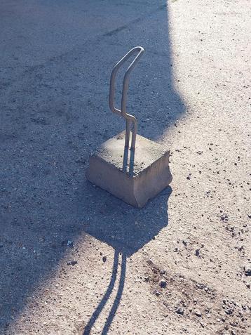 Fietsenrek voor 1 fiets met betonvoet beschikbaar voor biedingen