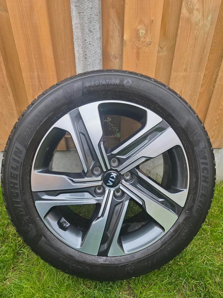 Kia sorento set velgen met TPMS sensoren. Winterbanden, Auto-onderdelen, Banden en Velgen, Band(en), Winterbanden, 19 inch, Ophalen