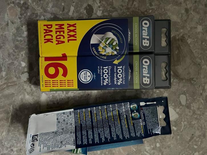 Oral B cross action 24 opzetstukken nieuw, Bijoux, Sacs & Beauté, Beauté | Soins de la bouche, Neuf, Tête de brosse, Enlèvement ou Envoi