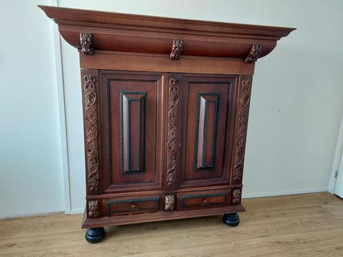 Prachtige massieve eiken ranken kast, Antiek en Kunst, Antiek | Meubels | Kasten, Ophalen