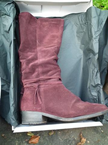 Bottes à talon, en suédé bordeaux, pour femme, 41(Tamaris) disponible aux enchères