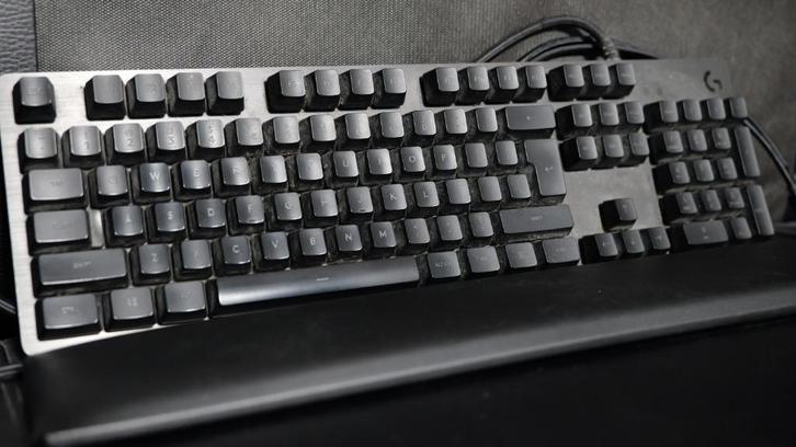 Logitech G513 Carbon (QWERTY) – Mechanisch RGB toetsenbord -, Computers en Software, Toetsenborden, Gebruikt, Qwerty, Bedraad