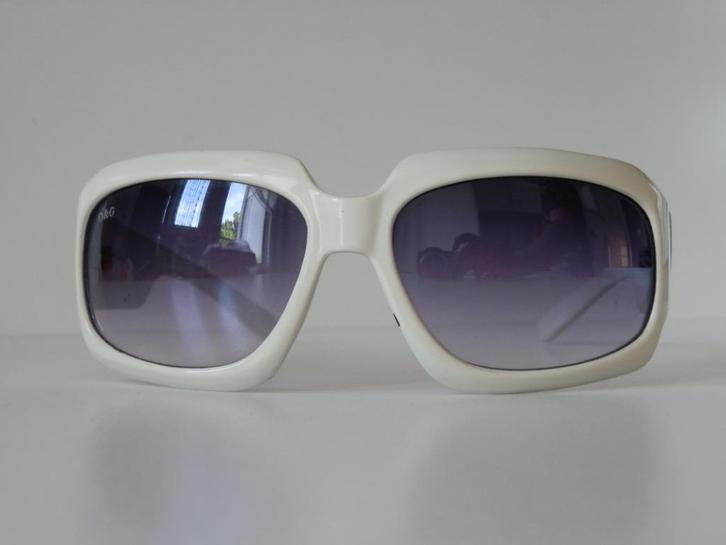 Dolce Gabbana zonnebril. Wit., Handtassen en Accessoires, Zonnebrillen en Brillen | Dames, Zo goed als nieuw, Zonnebril, Dolce & Gabbana